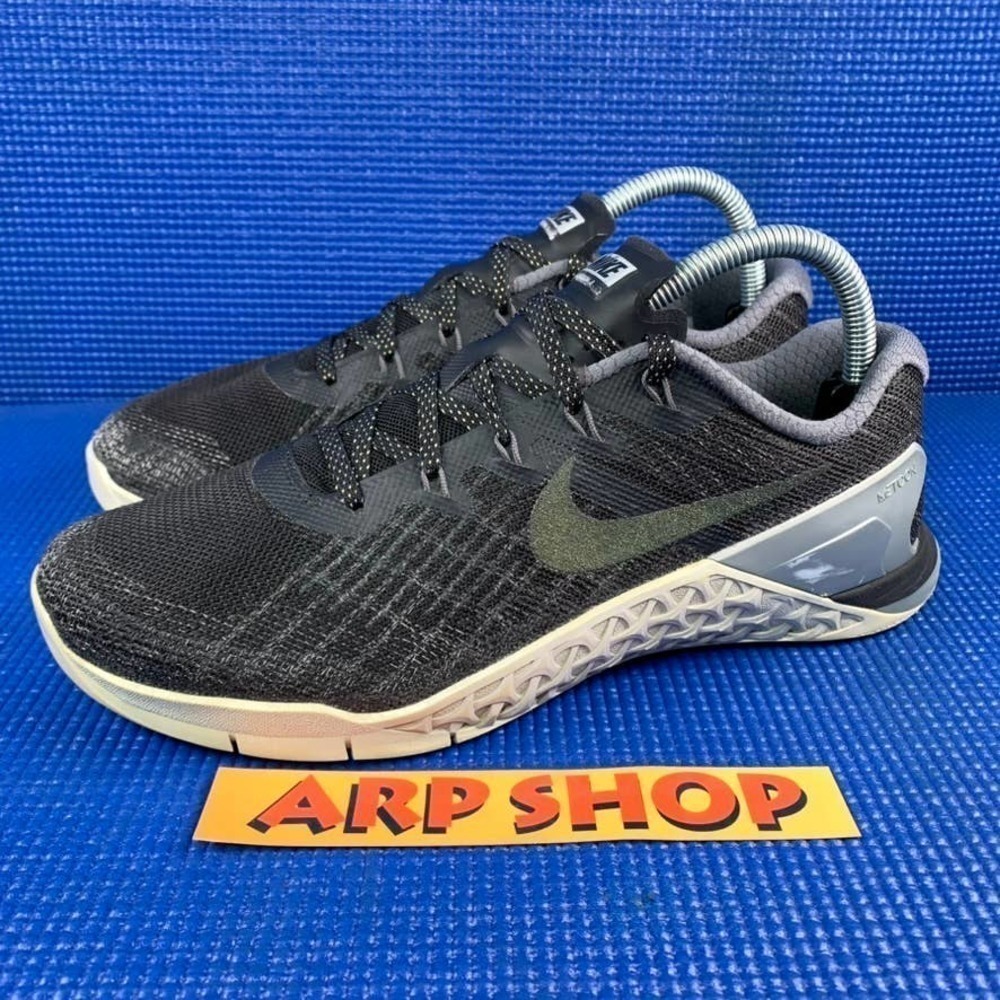 NIKE METCON 3 Women`s Size 8.5 Black White Athletic Training Shoes 922880-001